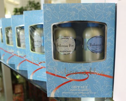 Подарочный набор для женщин Delicious Blue 221 (гель для душа парфюмированный, шампунь для всех типов волос)