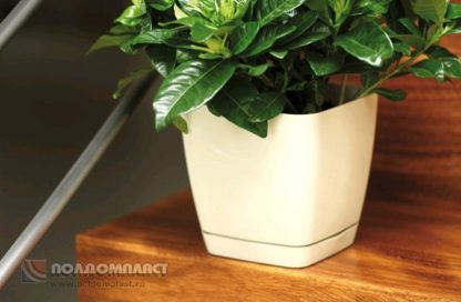 Кашпо Тоскана квадрат 15*15 h14.5 v2.5 0732